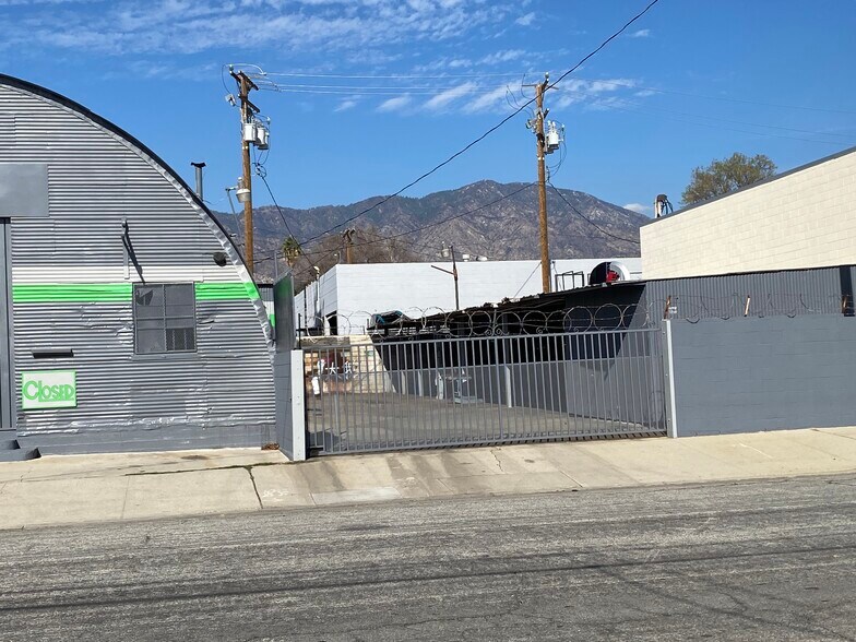 117 E Railroad Ave, Monrovia, CA à vendre - Photo de l’immeuble – Image 2 sur 8