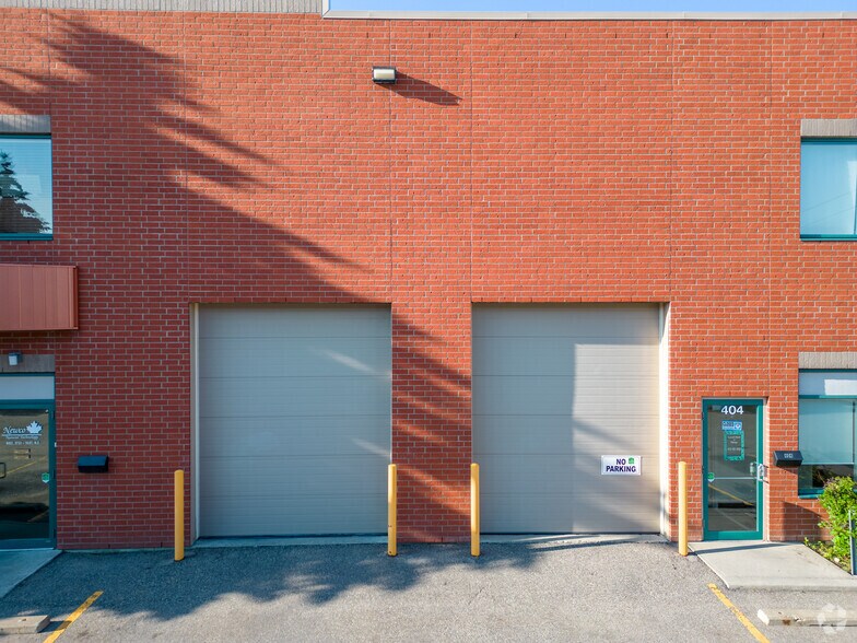 5723 10th St NE, Calgary, AB à vendre - Photo de l’immeuble – Image 2 sur 6