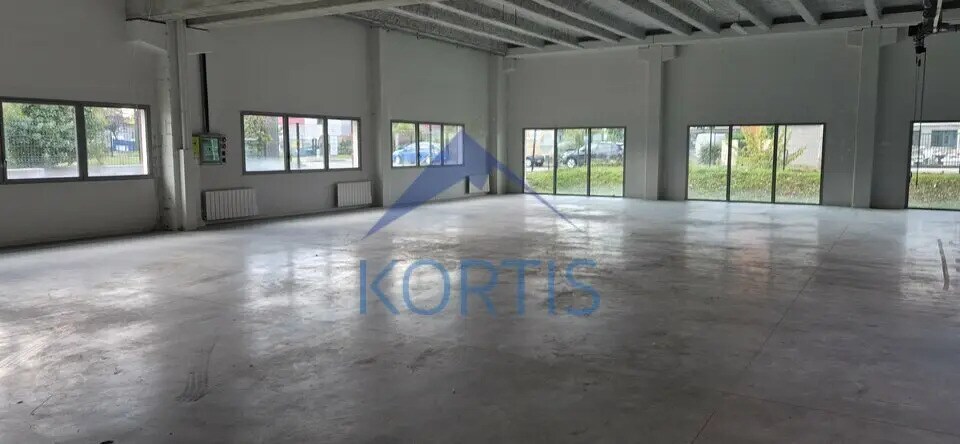 Local d’activités dans Saint-Priest à louer - Photo de l’immeuble – Image 3 sur 8