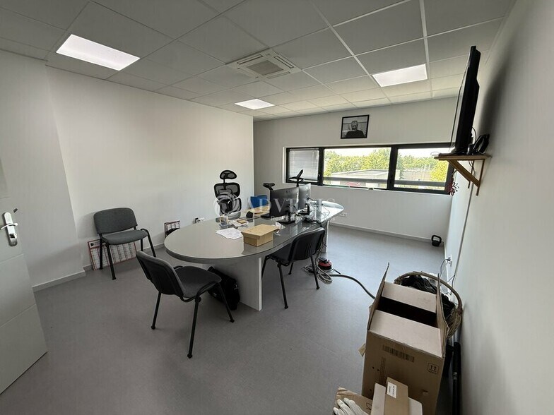 Bureau dans Bussy-Saint-Georges à vendre - Photo intérieure – Image 2 sur 7