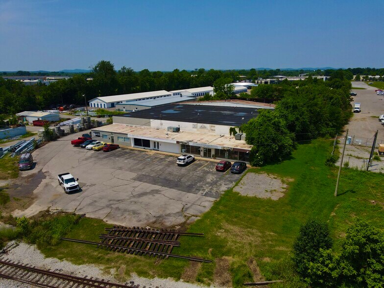 1018-1024 Seals Way, Murfreesboro, TN à vendre - Photo de l’immeuble – Image 2 sur 5