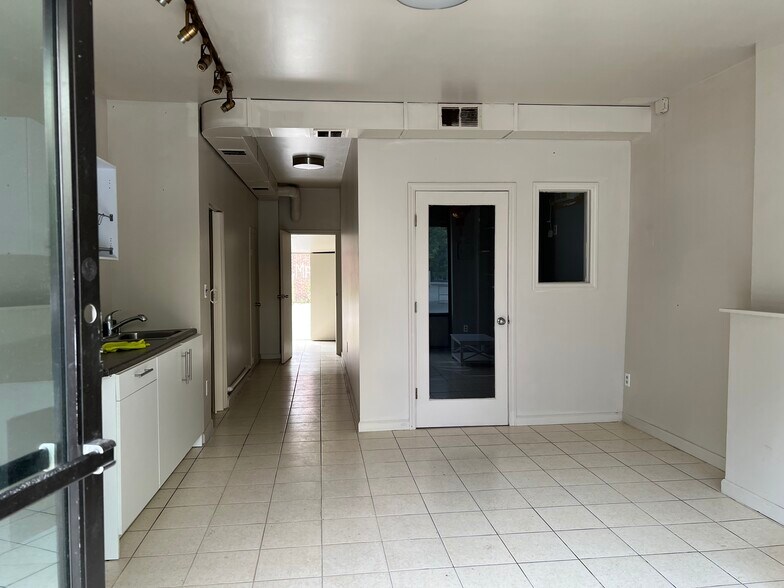 36-15 33rd St, Astoria, NY à louer - Photo de l’immeuble – Image 3 sur 3