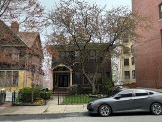Plus de détails pour 135 Saint Marks Pl, Staten Island, NY - Logement à vendre
