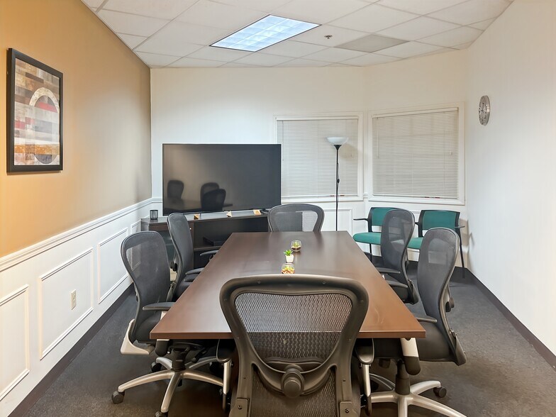 15 Constitution Dr, Bedford, NH à louer - Photo intérieure – Image 2 sur 22