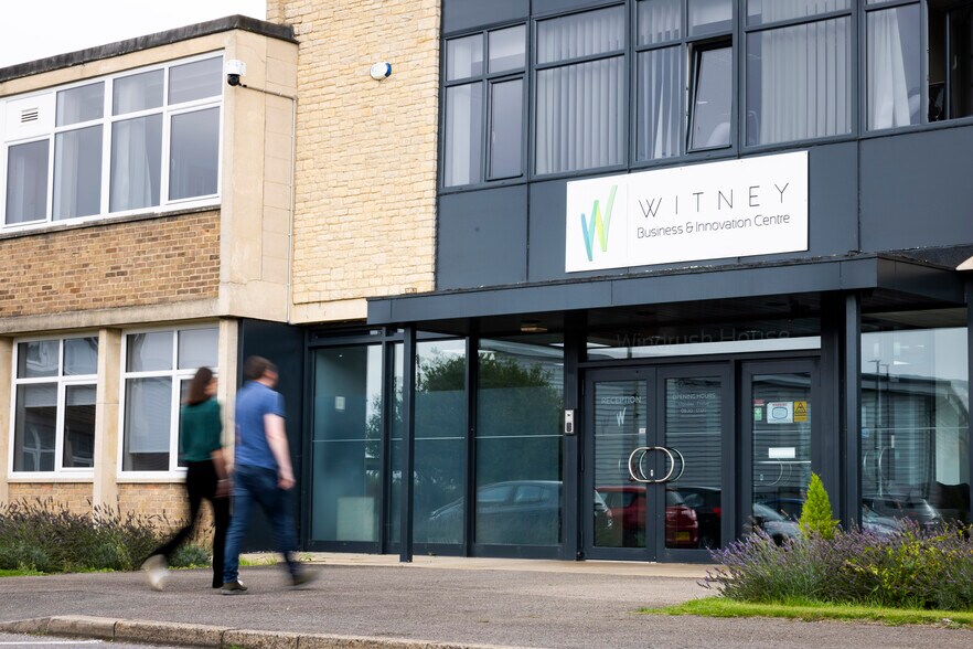 Windrush Park Rd, Witney à louer - Photo de l’immeuble – Image 2 sur 27