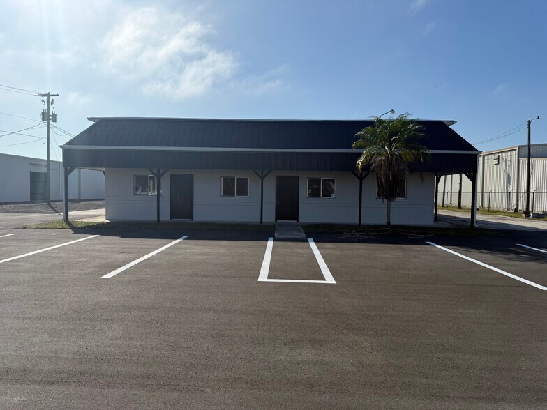 6100 Idlewild St, Fort Myers, FL à vendre - Photo de l’immeuble – Image 2 sur 8