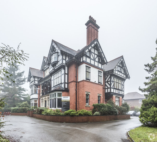 66 Brooklands Rd, Sale à louer - Photo principale – Image 1 sur 5