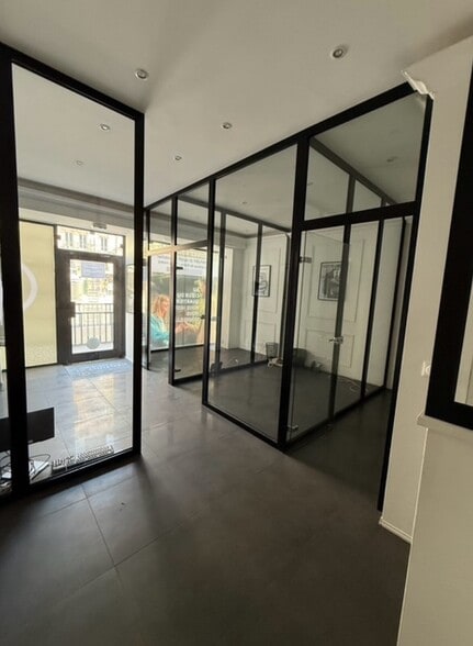 Local commercial dans Paris à vendre - Photo de l’immeuble – Image 2 sur 2