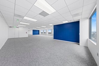 4270 Executive Sq, La Jolla, CA à louer Photo intérieure– Image 2 sur 8