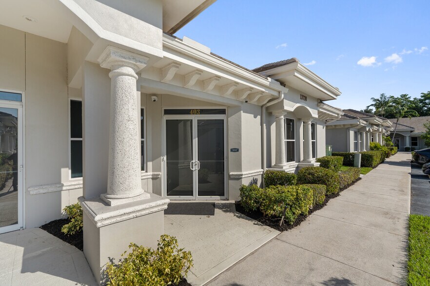 13730 Cypress Terrace Cir, Fort Myers, FL à vendre - Photo de l’immeuble – Image 3 sur 51