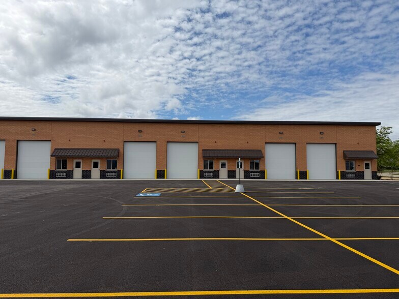 12517-12531 Harvey Dr, New Lenox, IL à louer - Photo de l’immeuble – Image 1 sur 6