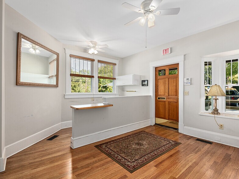 141 Merrimon Ave, Asheville, NC à louer - Photo intérieure – Image 2 sur 20