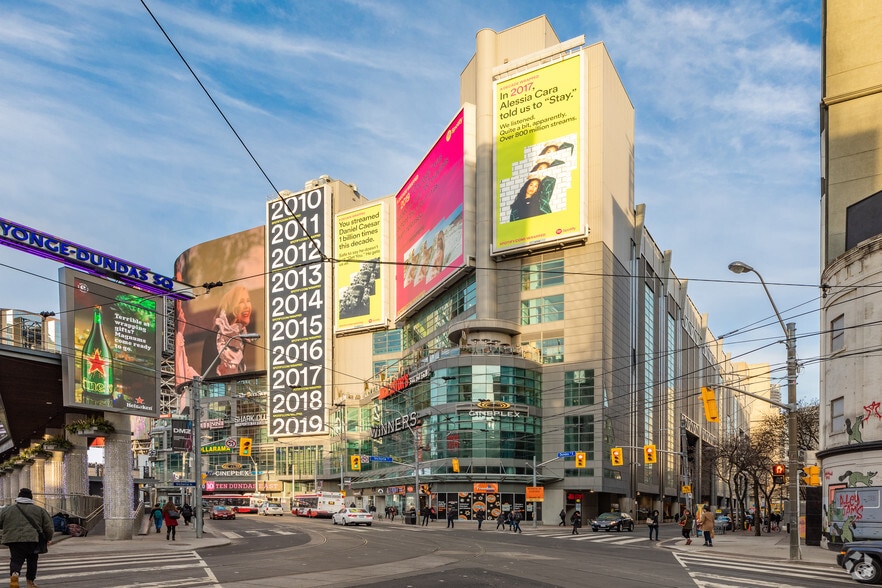 10 Dundas St E, Toronto, ON à louer - Photo de l’immeuble – Image 2 sur 2
