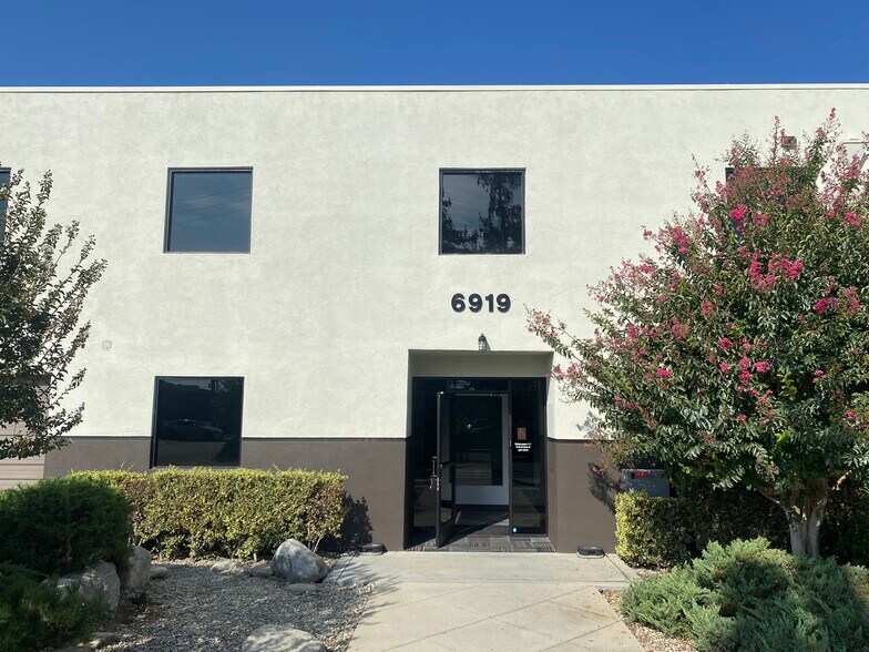 6917-6921 Valjean Ave, Van Nuys, CA à louer - Photo de l’immeuble – Image 2 sur 4