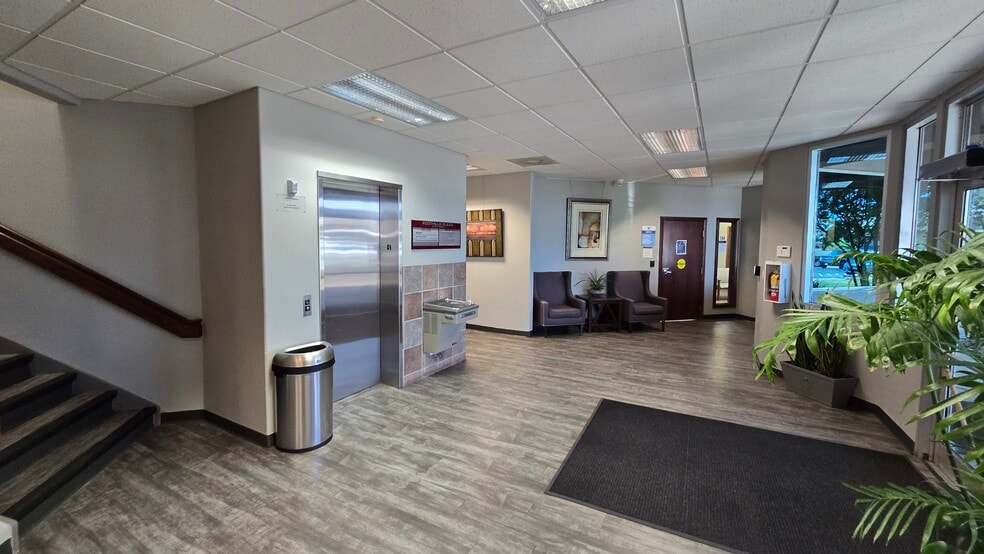 923 S River Rd, St George, UT à louer - Hall d’entrée – Image 2 sur 10