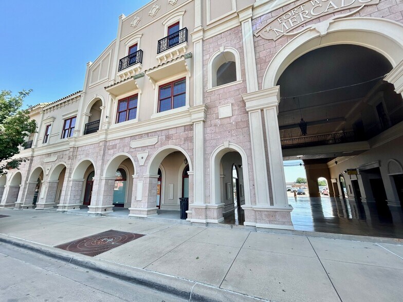 1500 N Main St, Fort Worth, TX à louer - Photo de l’immeuble – Image 2 sur 12