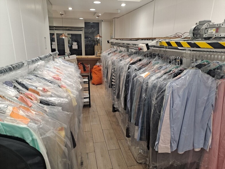 Local commercial dans Paris à louer - Photo de l’immeuble – Image 3 sur 5