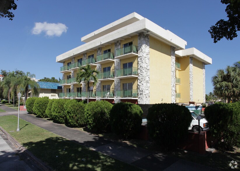 1211 E Ponce De Leon Blvd, Coral Gables, FL à vendre - Photo principale – Image 1 sur 3