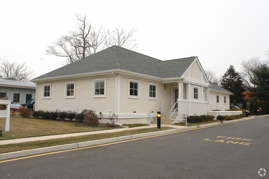 215 Monmouth Rd, Oakhurst, NJ à louer - Photo principale – Image 1 sur 2