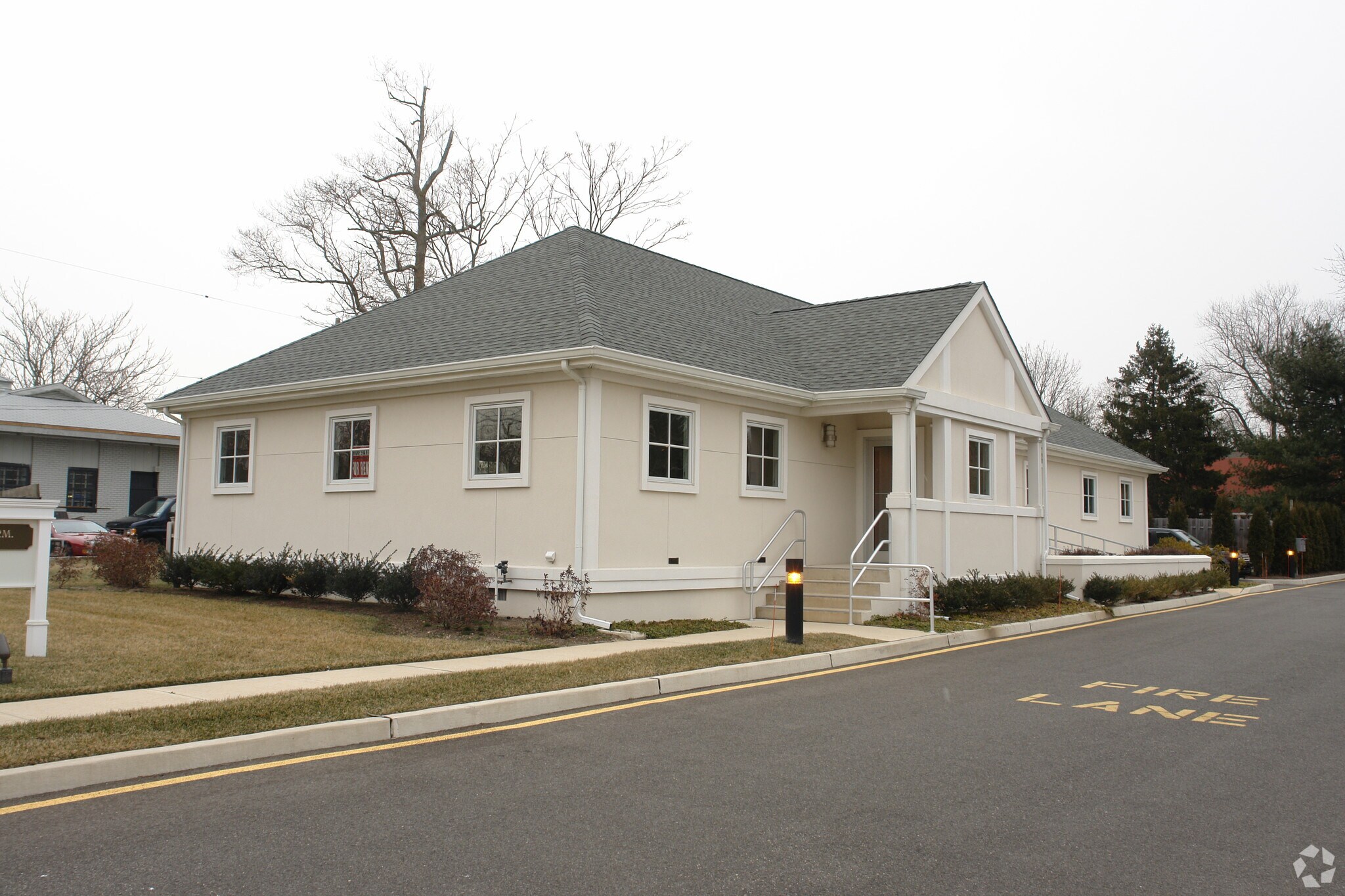 215 Monmouth Rd, Oakhurst, NJ à louer Photo principale– Image 1 sur 3