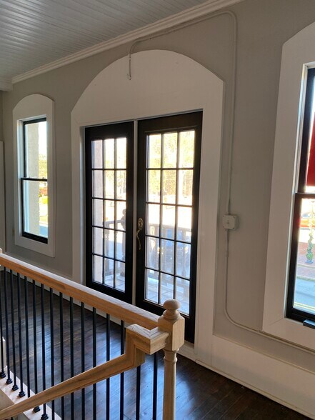 1 W Main St, Buford, GA à louer - Photo intérieure – Image 3 sur 10