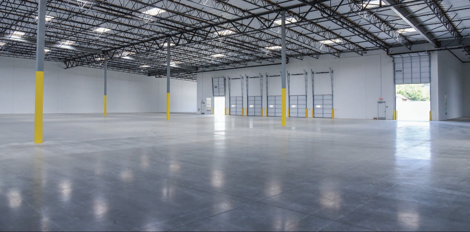 15850 Slover Ave, Fontana, CA à louer Photo intérieure– Image 1 sur 6