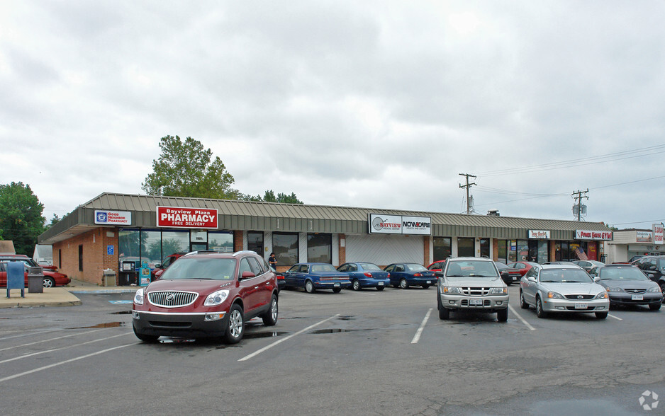 Bayview Shopping Center portefeuille de 2 biens à vendre sur LoopNet.fr - Photo de l’immeuble – Image 2 sur 3