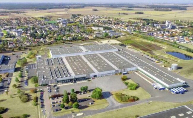Plus de détails pour 25 Rue  Du Paradis, Ormes - Industriel/Logistique à louer