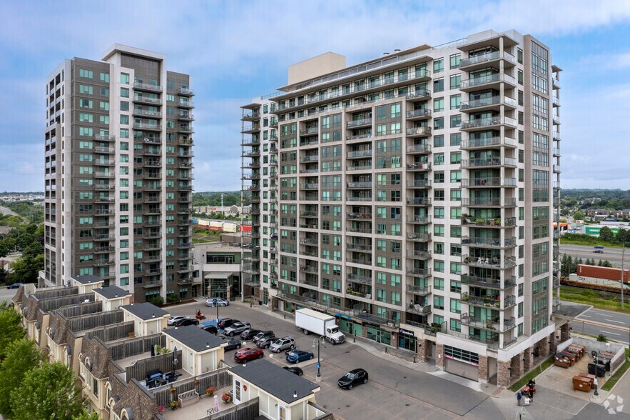 1235 Bayly St, Pickering, ON à vendre - Photo de l’immeuble – Image 2 sur 4