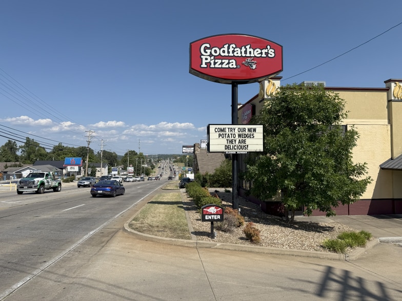 1026 W Main St, Branson, MO à vendre - Photo de l’immeuble – Image 2 sur 5