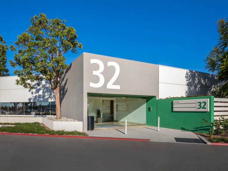 2 Executive Cir, Irvine, CA à louer - Photo de l’immeuble – Image 2 sur 13
