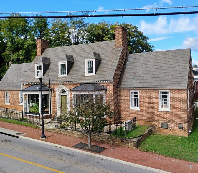 409 5th St, Lynchburg, VA à louer - Photo de l’immeuble – Image 1 sur 53