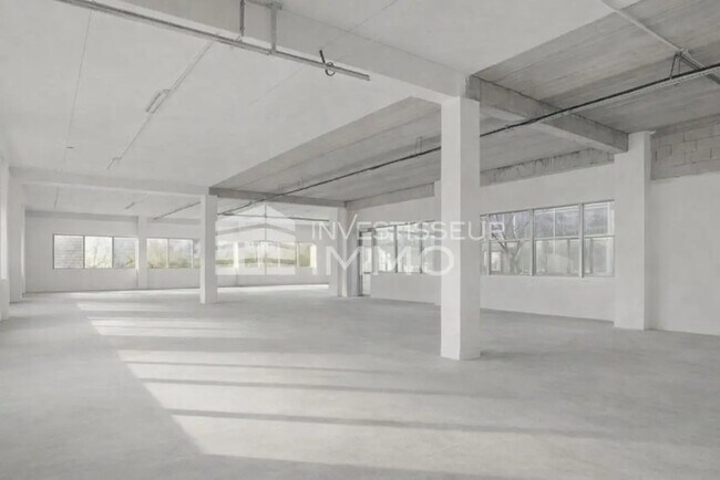 Plus de détails pour Local d'activités à louer