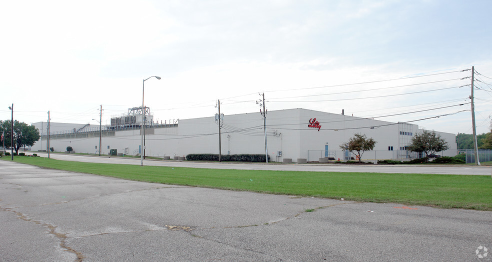 1301 S White River Pky E, Indianapolis, IN à louer - Photo principale – Image 1 sur 7