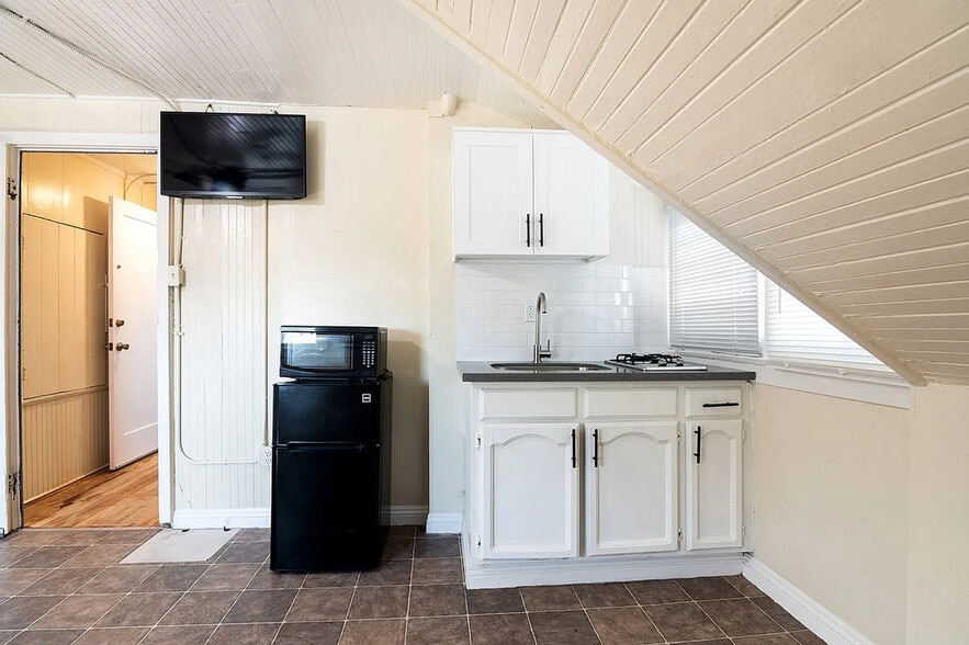 131 S Boyle Ave, Los Angeles, CA à vendre - Photo de l’immeuble – Image 3 sur 25