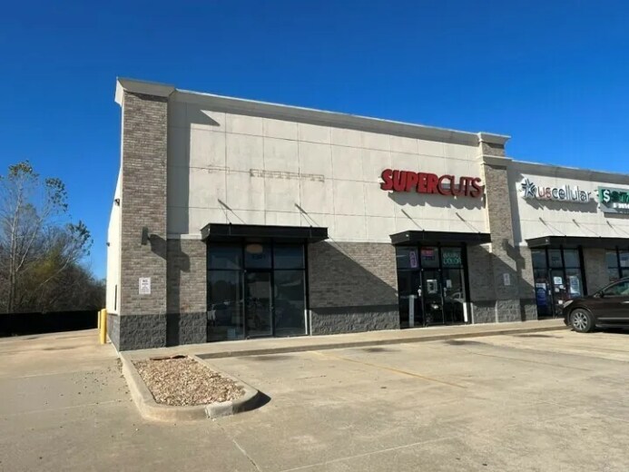 2301 N Milt Phillips Ave, Seminole, OK à louer - Photo de l’immeuble – Image 2 sur 4