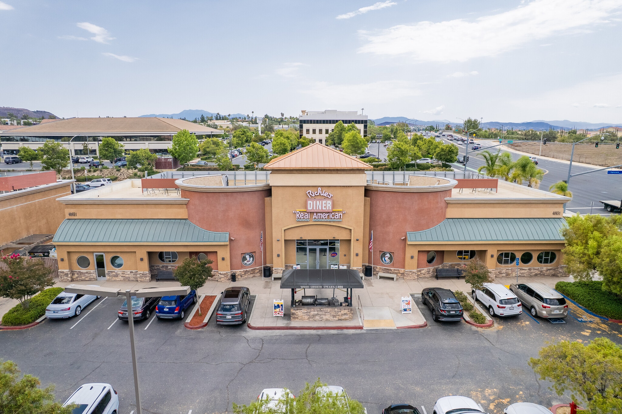 40651 Murrieta Hot Springs, Murrieta, CA à vendre Photo de l’immeuble– Image 1 sur 7