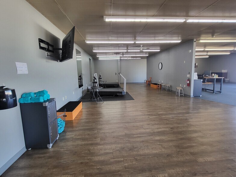 1414 Interstate Loop, Bismarck, ND à louer - Photo de l’immeuble – Image 3 sur 8