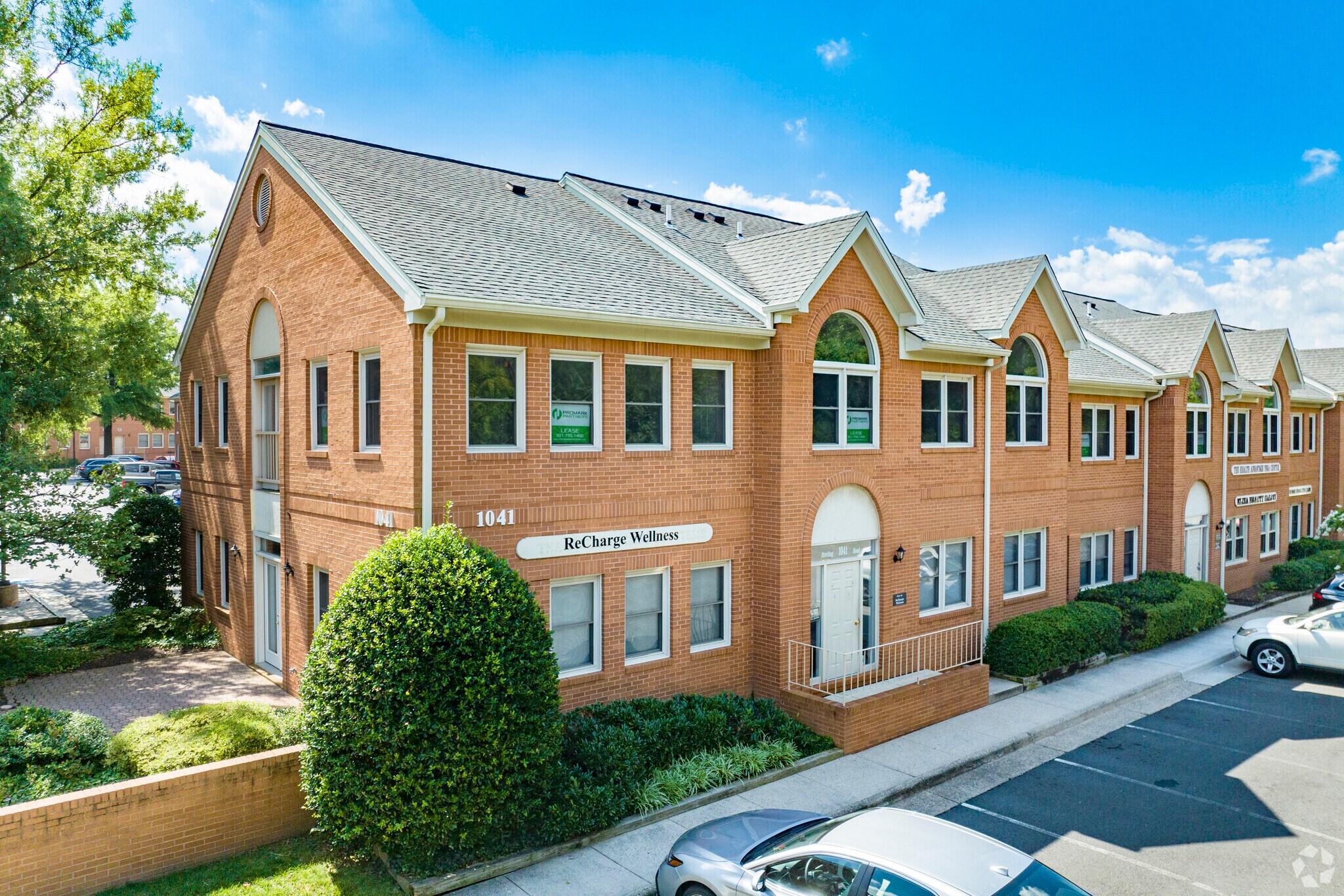 1041 Sterling Rd, Herndon, VA à louer Photo de l’immeuble– Image 1 sur 8