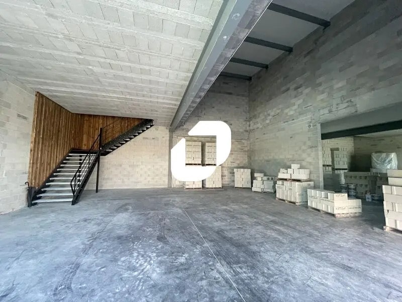 Local commercial dans SAINT-JEAN-D'ILLAC à louer Photo intérieure– Image 1 sur 10