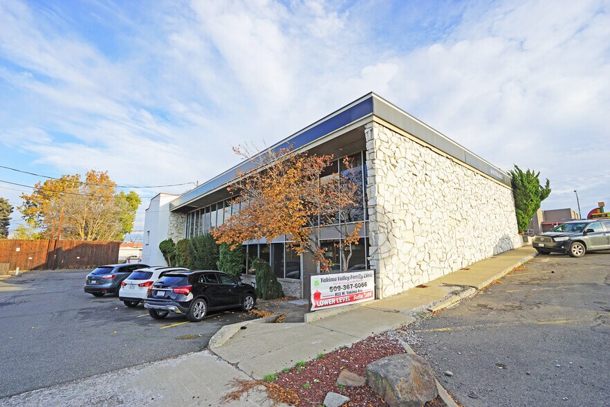811 W Yakima Ave, Yakima, WA à louer - Photo de l’immeuble – Image 2 sur 9