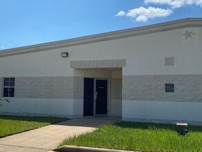 7247 Kirk Dr, Orange, TX à louer Photo de l’immeuble– Image 2 sur 8