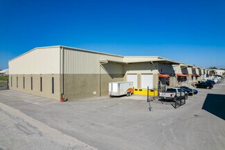 Plus de détails pour 5112-5144 Le Tourneau Cir, Tampa, FL - Industriel/Logistique à louer