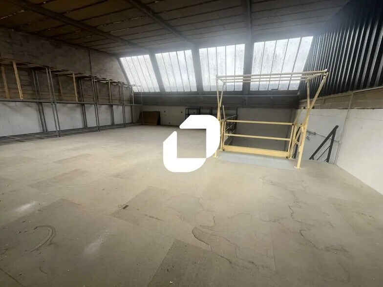 Local d'activités dans Brières-les-Scellés à vendre - Photo de l’immeuble – Image 3 sur 6