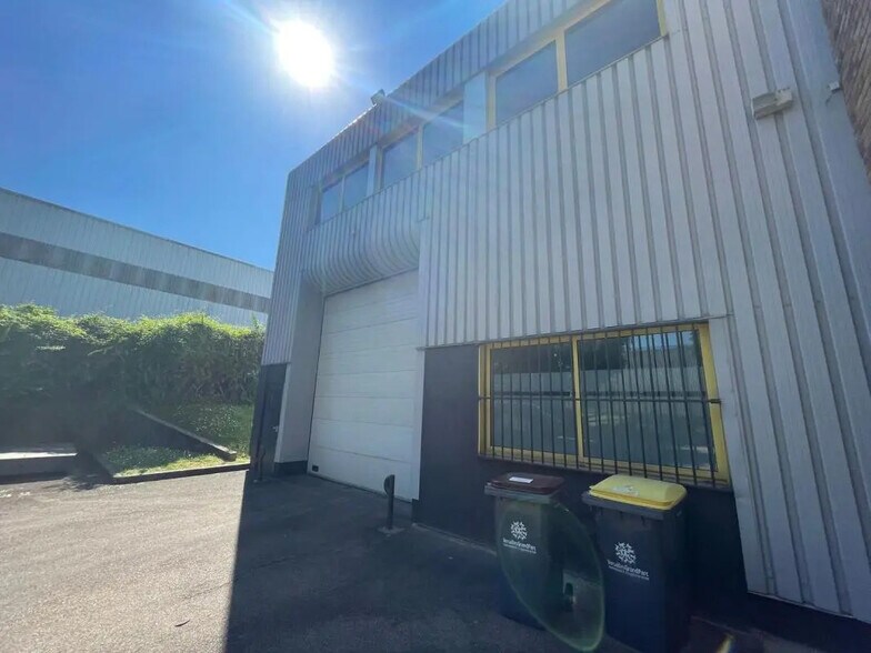 Industriel/Logistique dans Buc à louer - Photo de l’immeuble – Image 1 sur 8