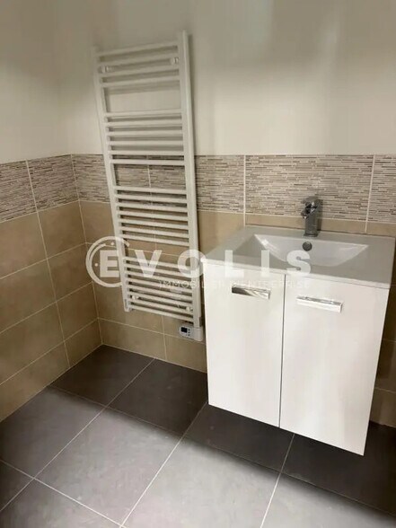 1284 Avenue De La Massane, Saint-Rémy-de-Provence à louer - Photo de l’immeuble – Image 2 sur 11