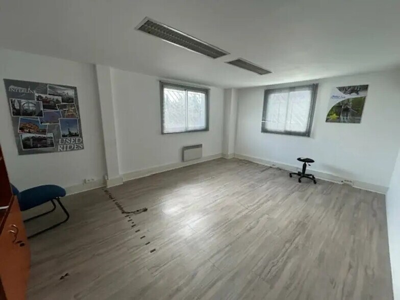 Local d'activités dans CHÂTEAU-RENARD à vendre - Photo de l’immeuble – Image 3 sur 7