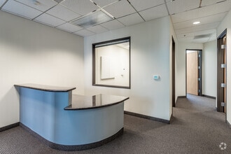 2888 Loker Ave E, Carlsbad, CA à louer Photo intérieure– Image 2 sur 14