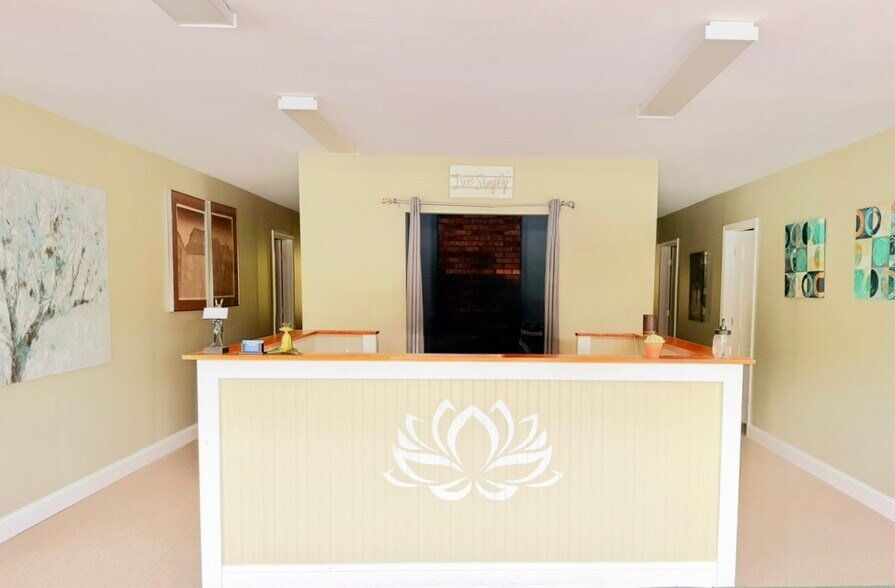 6985 Woodstock Rd, Hartford, VT à louer - Photo de l’immeuble – Image 3 sur 16