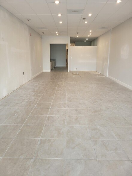 1700 Tamiami Trl, Port Charlotte, FL à louer - Photo intérieure – Image 3 sur 19